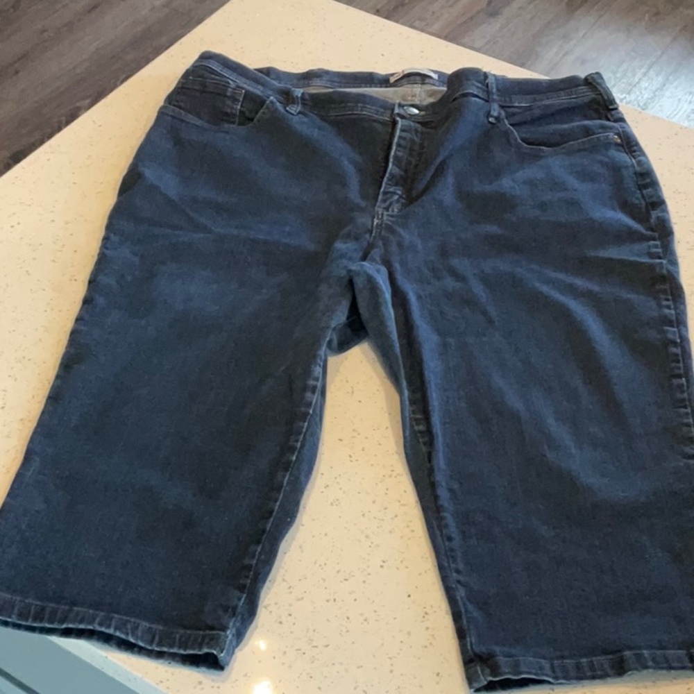 Lee. Classic Fit capri jeans